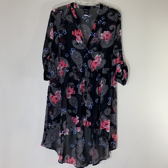 Torrid 00 (US 10) Paisley Print Chiffon Button Front Top. - Picture 2 of 10